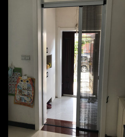 邢臺(tái)客戶自己安裝隱形無(wú)軌紗門(mén)
